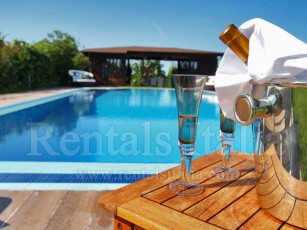 Large Luxury Villa with PRIVATE POOL, 4 bedrooms, 4 baths WiFi BBQ, near the SEA