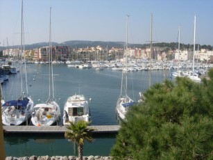 Gruissan (Aude) Quiet apartment, view of marina -Emplacemt Parking