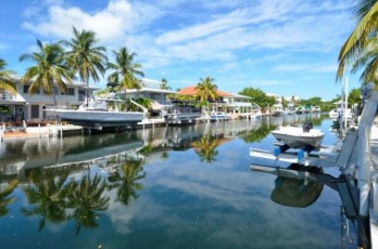 "West Plaza Del Lago" promises to be a favorite. Beautifully remodeled roomy single family stilt home with vaulted ceilings and located in prestigious Port Antigua on a deep and wide canal.