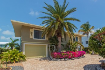 Lyons Landing - Exceptional VENETIAN SHORES home with pool, dock and boat lift.