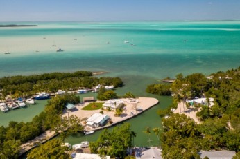 Martin Family Fish Camp - Private Peninsula centrally located in Islamorada offering 2 Cottages, Ample Dockage, and Breathtaking Bay Views