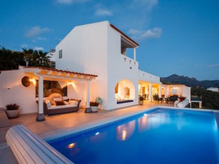 Exclusive Adeje Villa, 5 Bedroom, 5 En-Suite, with Stunning Sea View