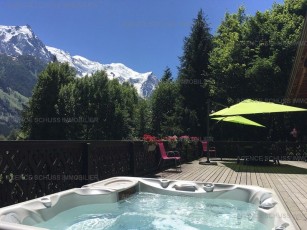 Chalet with SPA and panoramic shot terrace 100 sqm overhanging Golf course of Chamonix and close...
