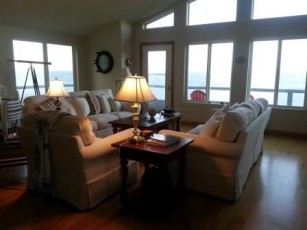 Seaside Luxury; Enjoy Romantic Sunsets & Spouting Whales from an Oceanfront Home