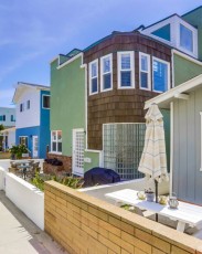 Adorable Court Property Steps to the Ocean