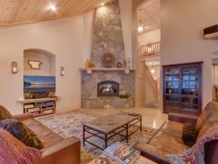 Knotty Pine - Gorgeous 4 BR home in Martis Woods Estates with Hot Tub!