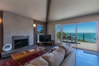 Treasure Cove~Ocean Views From Hot Tub, In Town, Walk to Beach, Ping Pong!