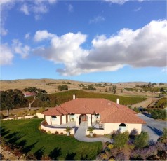 VINEYARD LIVING/ Stunning Views/near to Wineries & Downtown/Pizza Oven/See Video