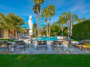 Gorgeous Resort Style Oasis! Pool, Hot Tub, Gas Fire Pit, Close to the Strip