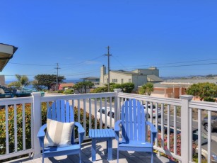 Amazing Ocean View/Walk to Beach/Hot Tub/Fireplace/Family Friendly/Large Deck