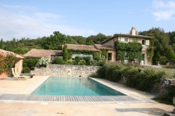 Provencal farmhouse with pool, quiet relaxation and massage at home.