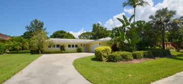House in Naples Florida - walking distance to the beach