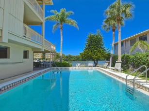 Waterfront on Blind Pass Lagoon in Siesta Key - Quiet, Peaceful & Relaxing - Free Boat Dock, Large Pool
