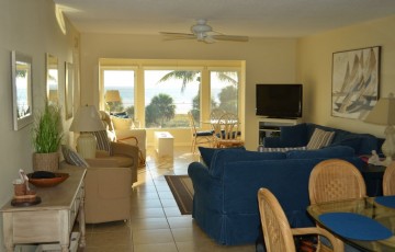 Sunset Royale - 300- Gorgeous Views for sunsets over Siesta Key from enclosed Lanai short walk to village shopping and eateries!