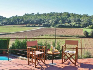 Spacious country house in Foixá with Washing machine, Pool, Terrace