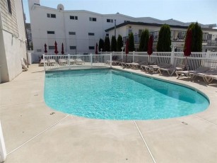 THE *WOW* FACTOR! 4 BR/3BA, 2 Master BRs! POOL! GRILL! 7/14! 7/28! 8/4! 8/11!