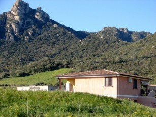 A cozy vacation property lain at 1300 meters from the Beach Museddu.