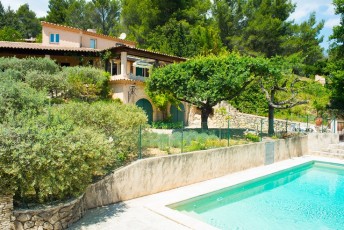 Charming Provencal Villa with Pool, Panoramic Views & Walk to Village