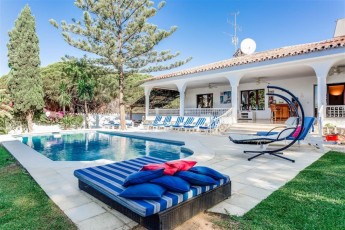 Beautiful 8-bedroom villa in Marbella with heated private pool