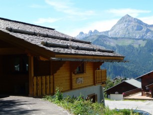 Luxury Alpine Chalet for 10 – Stunning Views of Mont Charvin, Modern Comfort & Cozy Charm