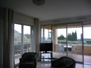 Rental in Cassis panoramic sea cliff 2mns walk to beach