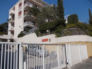 CASSIS T2 in RdJ with terraces + garden, in quiet Residence, 5 minutes from the sea