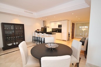 Luxury apartment in La Alzambra with open floor plan in the best location in Puerto Banus!