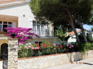 Apartment-Flat in a villa for 4 person (s) - Sanary-sur-Mer