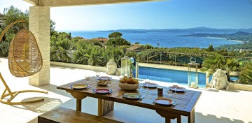 Villa 5 *. Panoramic sea view. JACUZZI HEATED ALL YEAR. - HEATED SWIMMING POOL from early April to mid November. Sauna.