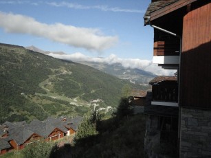 Apartment in Chalet Valmeinier Alpes -Apartment with independent exterior access, quiet and sunny with private parking
