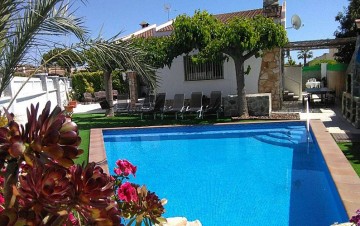 House with private pool 500 meters from the beach