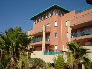 Very nice apartment in a residence with swimming pool 50 m from the marina