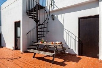 Air-Conditioned Apartment in Great Location with Rooftop Terrace and Wi-Fi;