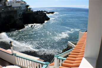 Holiday Apartment “ESTRELLA“ with two Terraces Seafront Situated in the Sea Rocks