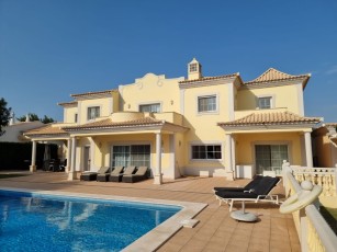 Luxury Spacious & Secluded Villa with Private Pool & Beautiful Garden