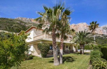 Large and comfortable luxury villa with private pool in Javea