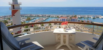 Fantastic 2 bed 2 bath beachside penthouse with pool and parking