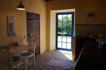 Modern Apartment with Private Garden, Terrace & Nearby Shops