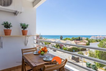 Coastal Comfort: Your Charming One-Bedroom Oasis Just Minutes from Forte de S. João Beach