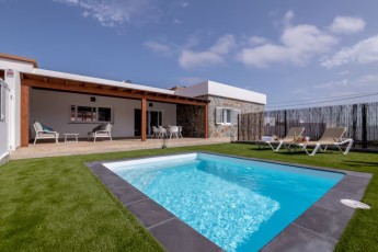 Villa Erbania – Peaceful Modern Escape with Pool, Garden & Mountain Views in Villaverde, Fuerteventura