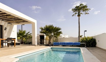 🏝️ Villa Luna – Modern Family Retreat with Private Pool in Playa Blanca