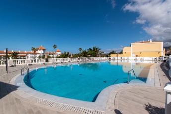 Spacious 2BR/2BA Ground Floor Apartment – Walk to Beach, Sleeps 6