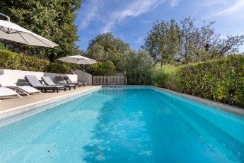 Spacious 4-Bedroom Apartment with Heated Pool in Collobrières, Var, Provence