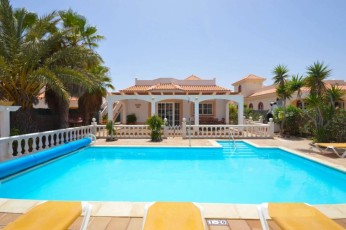 Luxury 4-Bedroom Villa with Private Heated Pool & Sea Views in Caleta de Fuste, Fuerteventura