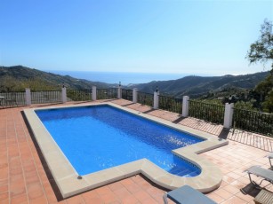 Private Villa in Cómpeta with Sea & Mountain Views, Pool, Air Conditioning & WiFi – Sleeps 8