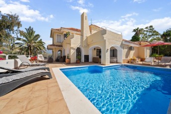Luxury 5-Bedroom Villa with Private Pool & Panoramic Sea Views Near Puerto Banús